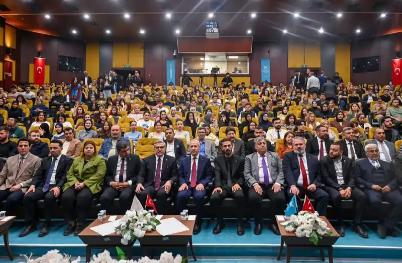 GENÇLER BU HAYATIN ÖZNESİDİR!