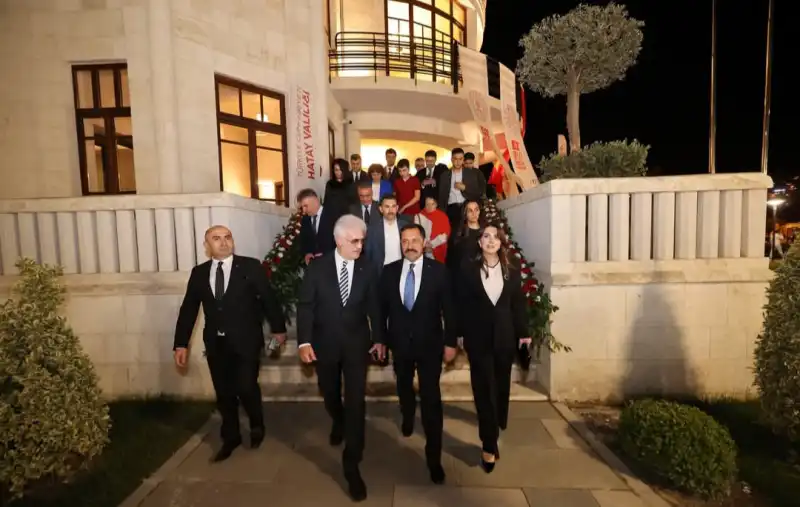 HATAY DEVLET TİYATROSU HATAYIMIZA HAYIRLI OLSUN!