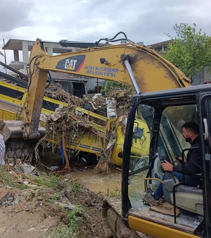 BAŞKAN ÖZGÜN: DEFNE’DE TÜM EKİPLERİMİZLE SAHADAYIZ!