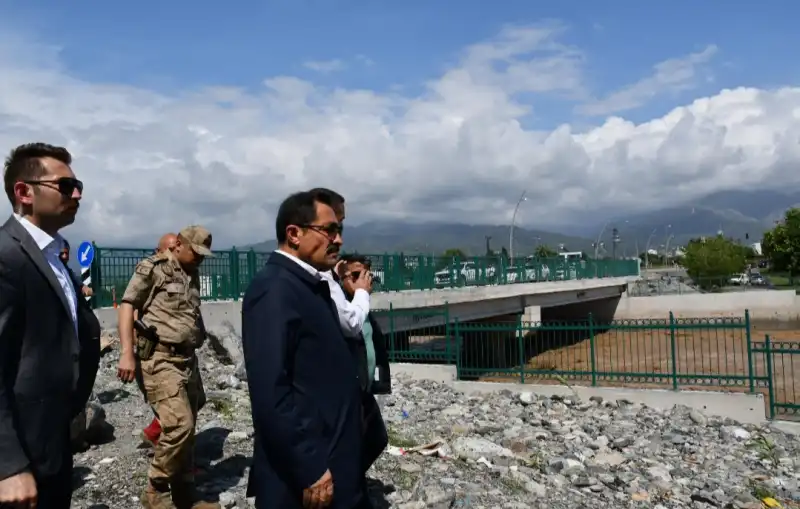 BAYRAMDA HATAY YİNE TAŞKIN VE SU BASKINLARININ... 