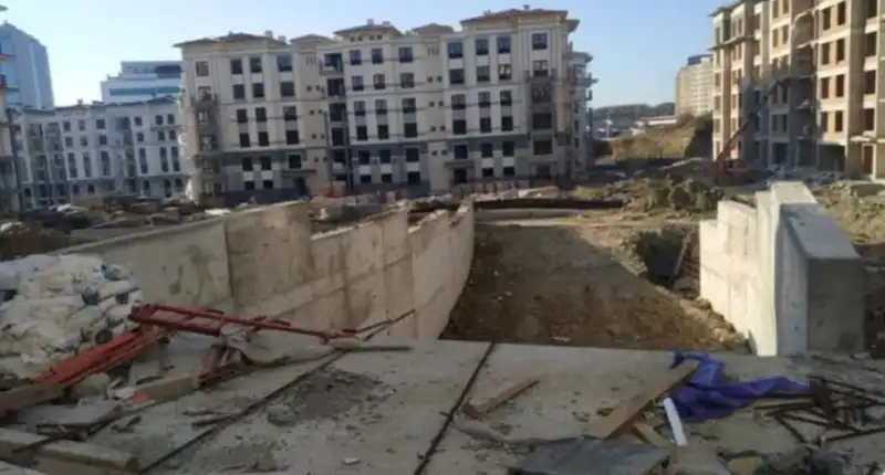 KONUT DİYE NERDEYSE KABA İNŞAAT TESLİM EDİLMESİ KABUL EDİLEMEZ!