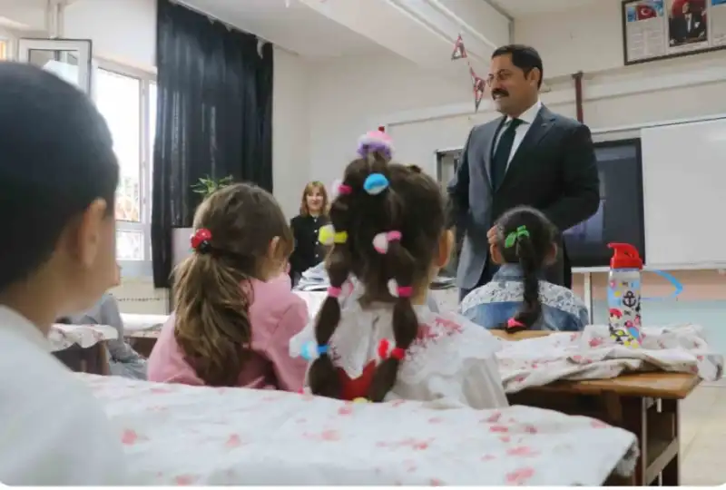 HATAY'DA BİNLERCE ÖĞRENCİ BUGÜN.. 