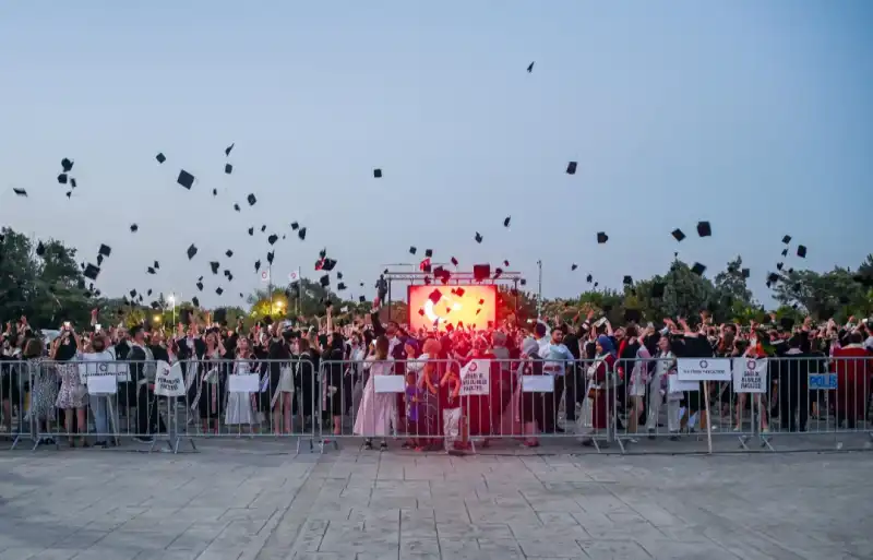 HMKÜ'DE COŞKULU BİR MEZUNİYET TÖRENİ!