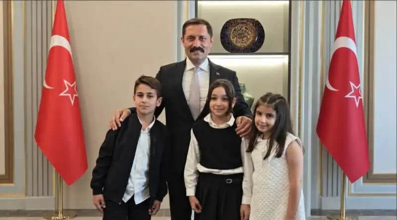 DEPREMDEN SONRA 251 YENİ OKUL AÇILDI!
