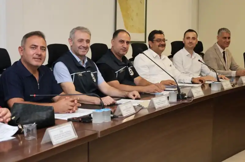 TOPLU TAŞIMA GÜZERGÂHLARI VE TAKSİ DURAKLARINA İLİŞKİN...