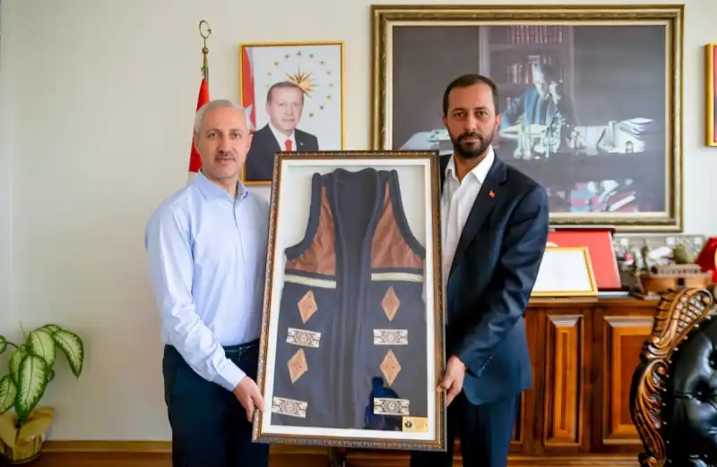 REKTÖR EREN:ÖĞRENCİ ODAKLI YÖNETİM ANLAYIŞINA...