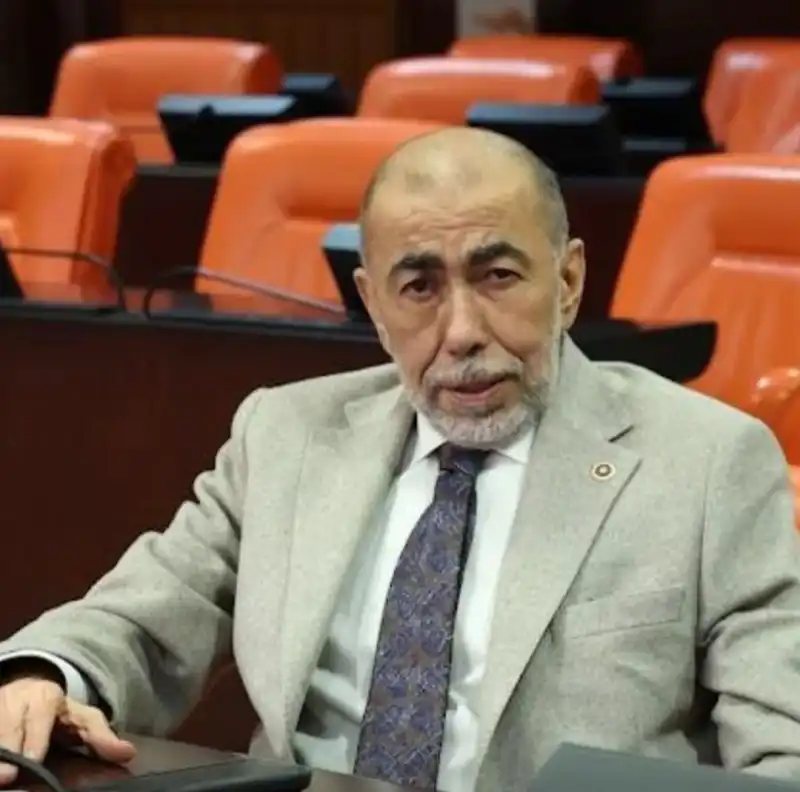NAMUSLULAR KORKUYOR HIRSIZLAR ALABİLDİĞİNE CESUR İSE...