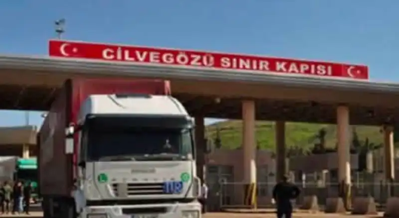 CİLVEGÖZÜ SINIR KAPISI’NDA KRİZ BÜYÜYOR! 