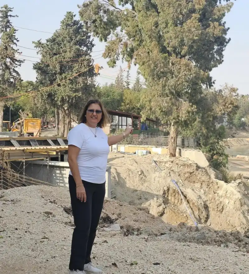 ATATÜRK PARKI AĞAÇLARIN GÖVDE VE KÖKLERİNDE ZARAR İDDİASI!