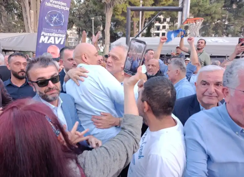 HİKMET ÇİNÇİN BİR KEZ DAHA İPİ GÖĞÜSLEDİ!