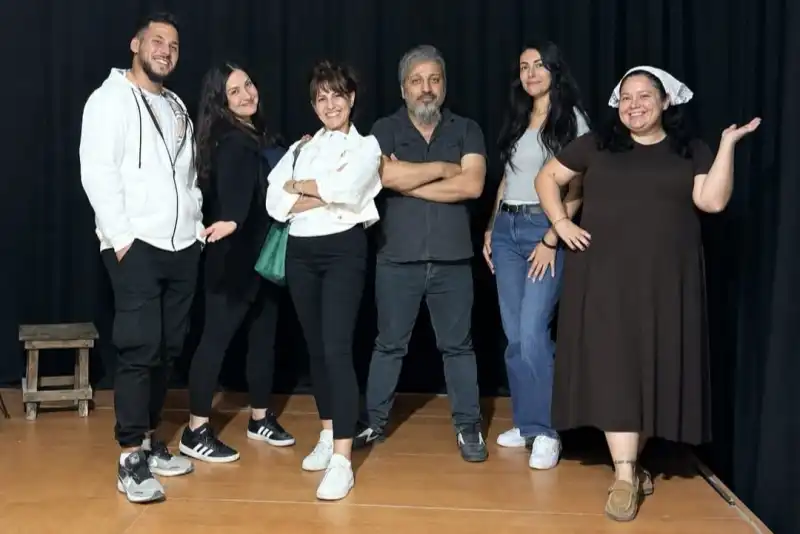 İŞ ÇIKIŞI TİYATRO! 