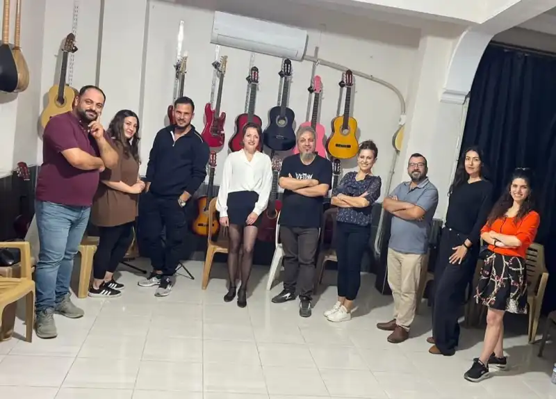 İŞ ÇIKIŞI TİYATRO!